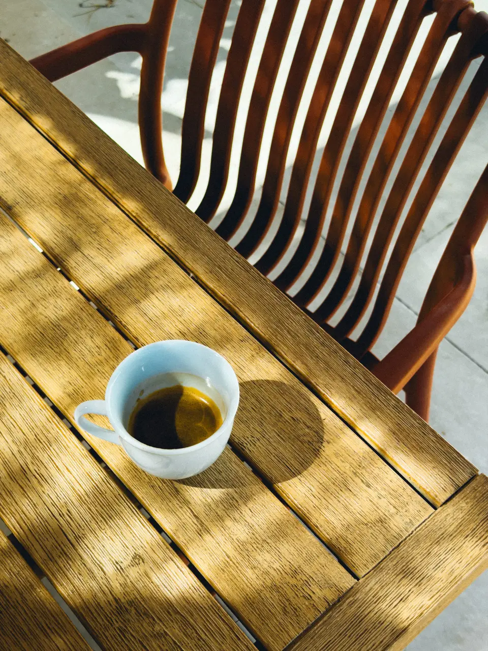 Le café en terrasse au village de Niolon